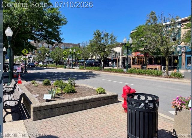 212 Pinewood Drive 22, Plymouth, MI 48170