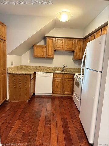212 Pinewood Drive 22, Plymouth, MI 48170