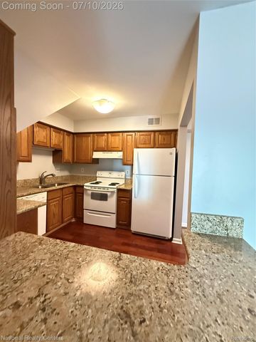 212 Pinewood Drive 22, Plymouth, MI 48170
