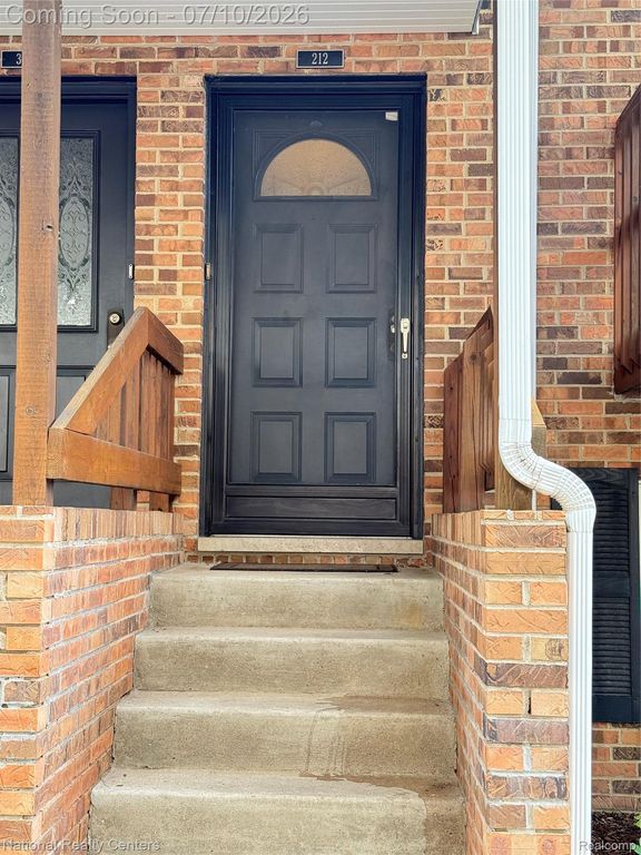 212 Pinewood Drive 22, Plymouth, MI 48170
