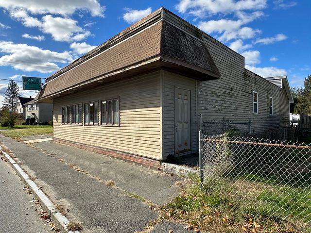 386 Chicopee Street, Chicopee, MA 01013