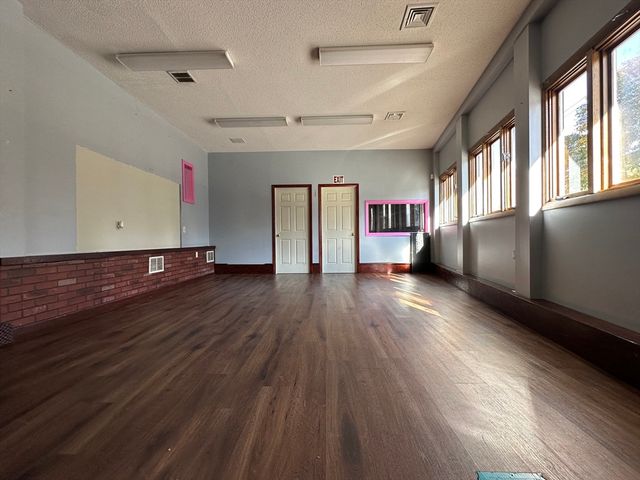 386 Chicopee Street, Chicopee, MA 01013