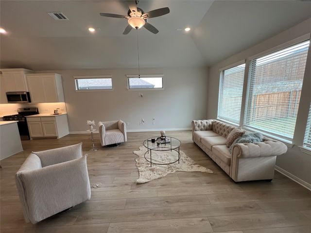 1431 Golden Meadow Drive, Van Alstyne, TX 75495