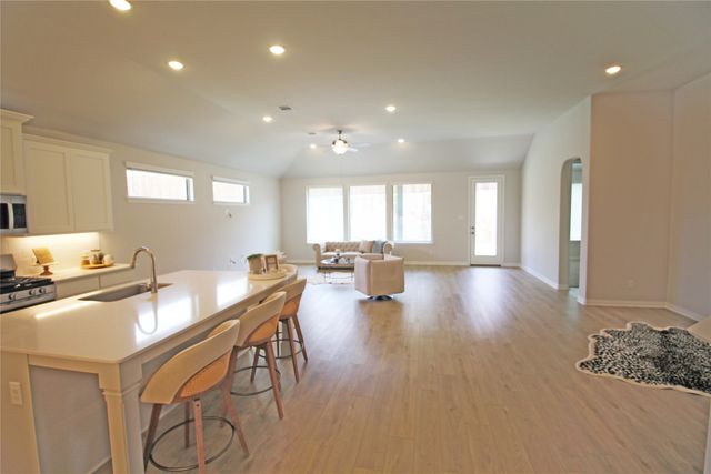 1431 Golden Meadow Drive, Van Alstyne, TX 75495