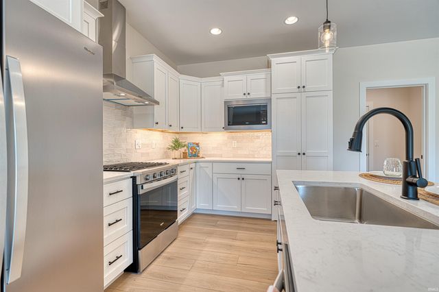 3240 Heseman Avenue, Evansville, IN 47725