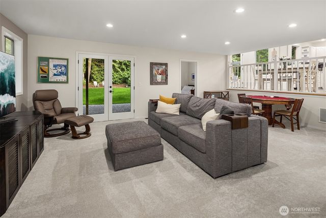 9244 215th Avenue NE, Redmond, WA 98053