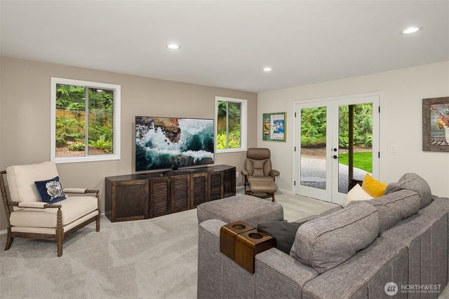 9244 215th Avenue NE, Redmond, WA 98053