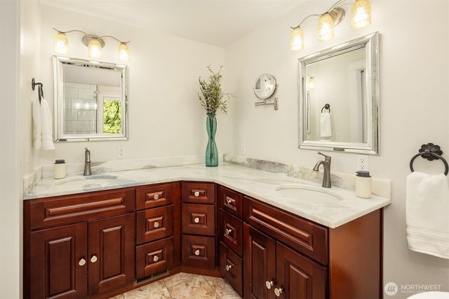 9244 215th Avenue NE, Redmond, WA 98053