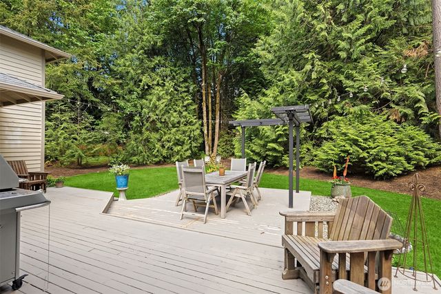 9244 215th Avenue NE, Redmond, WA 98053