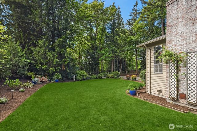 9244 215th Avenue NE, Redmond, WA 98053
