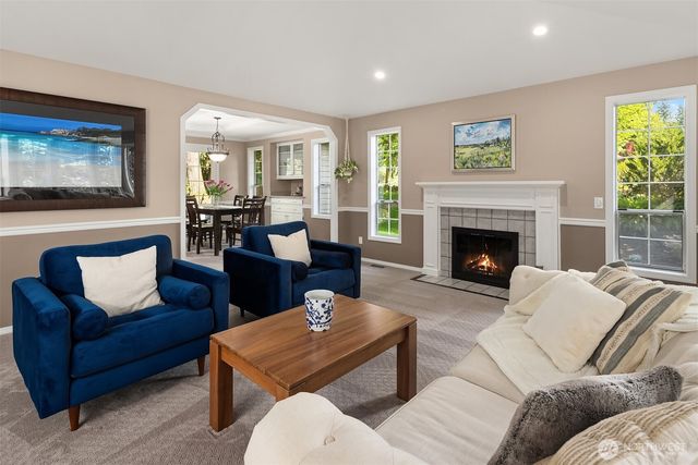 9244 215th Avenue NE, Redmond, WA 98053