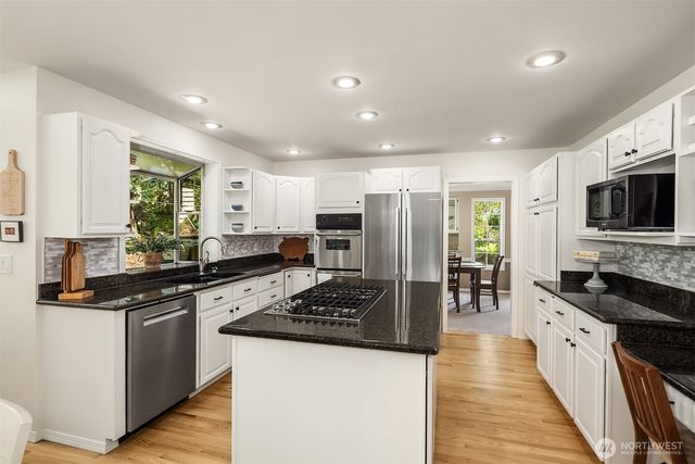 9244 215th Avenue NE, Redmond, WA 98053