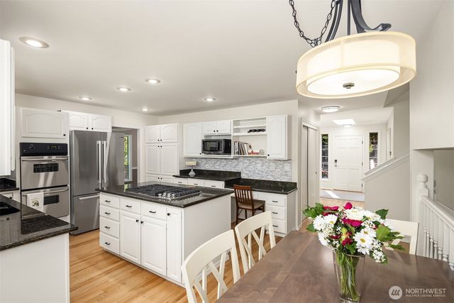 9244 215th Avenue NE, Redmond, WA 98053