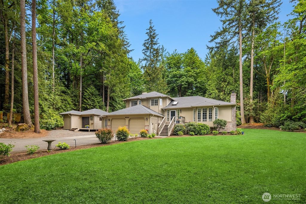 9244 215th Avenue NE, Redmond, WA 98053