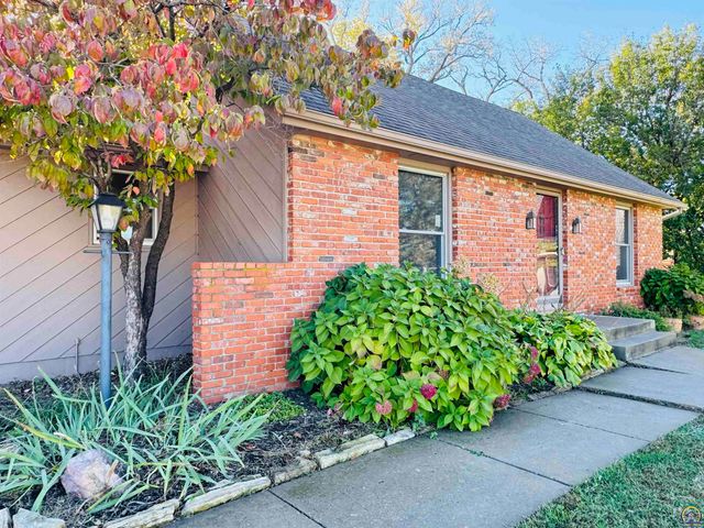 5639 SW West DR, Topeka, KS 66606