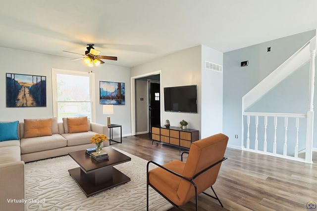 5639 SW West DR, Topeka, KS 66606