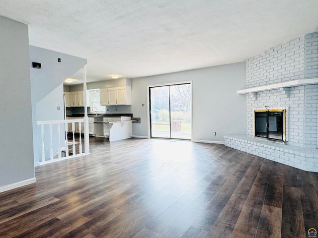 5639 SW West DR, Topeka, KS 66606