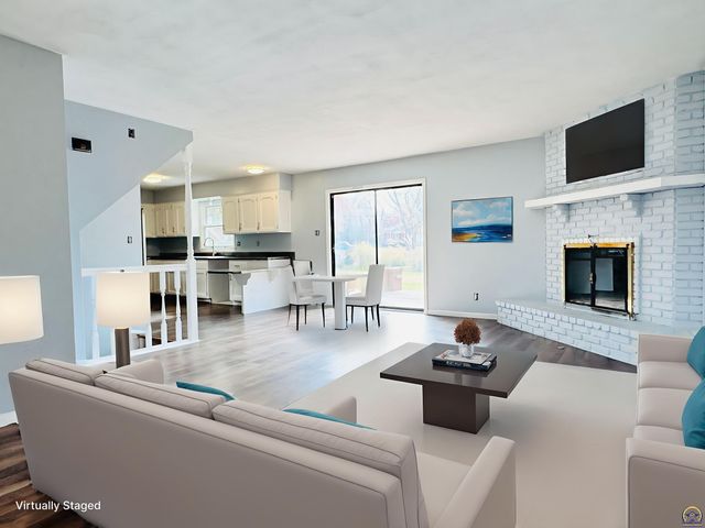 5639 SW West DR, Topeka, KS 66606