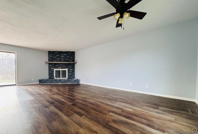 5639 SW West DR, Topeka, KS 66606