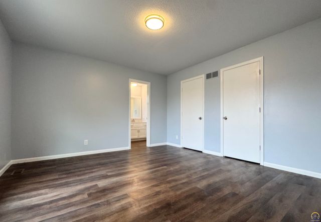 5639 SW West DR, Topeka, KS 66606