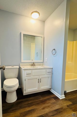 5639 SW West DR, Topeka, KS 66606