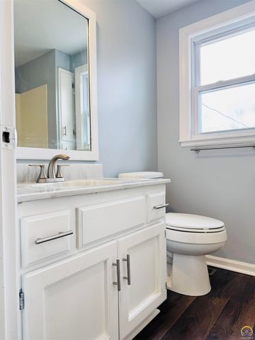 5639 SW West DR, Topeka, KS 66606