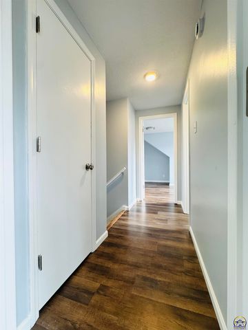 5639 SW West DR, Topeka, KS 66606