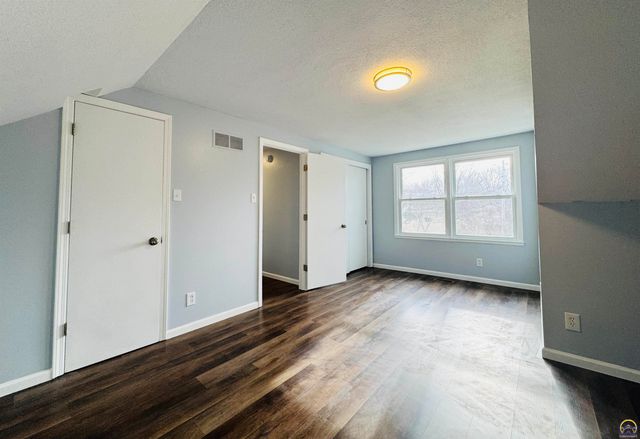 5639 SW West DR, Topeka, KS 66606