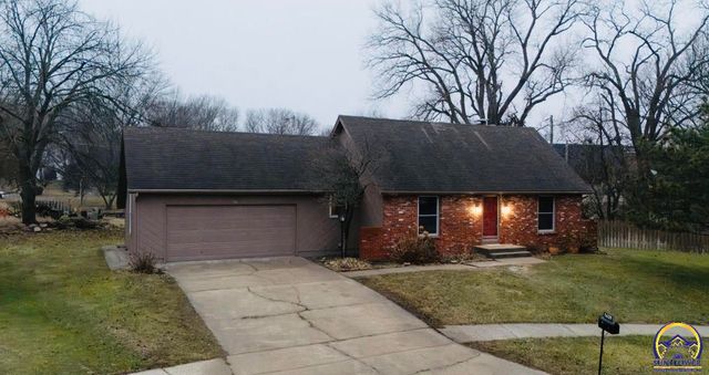 5639 SW West DR, Topeka, KS 66606