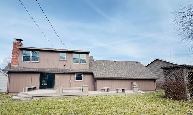 5639 SW West DR, Topeka, KS 66606