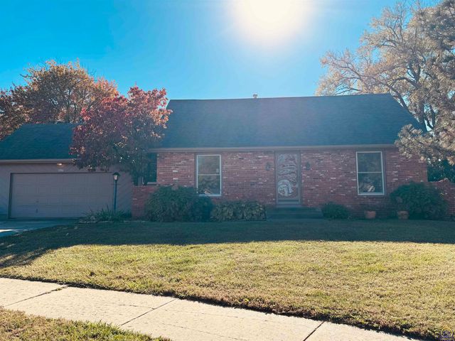 5639 SW West DR, Topeka, KS 66606
