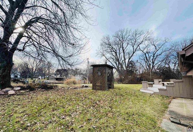 5639 SW West DR, Topeka, KS 66606