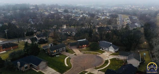 5639 SW West DR, Topeka, KS 66606