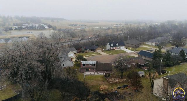 5639 SW West DR, Topeka, KS 66606