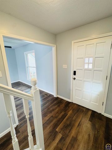 5639 SW West DR, Topeka, KS 66606