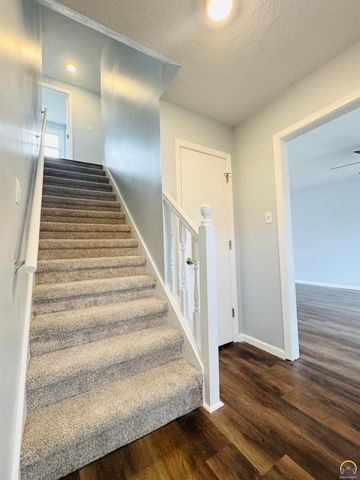 5639 SW West DR, Topeka, KS 66606