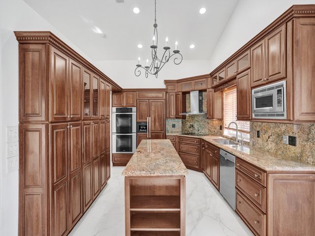 762 Crescent Way, Weston, FL 33326