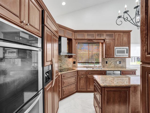 762 Crescent Way, Weston, FL 33326