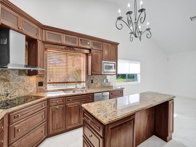 762 Crescent Way, Weston, FL 33326