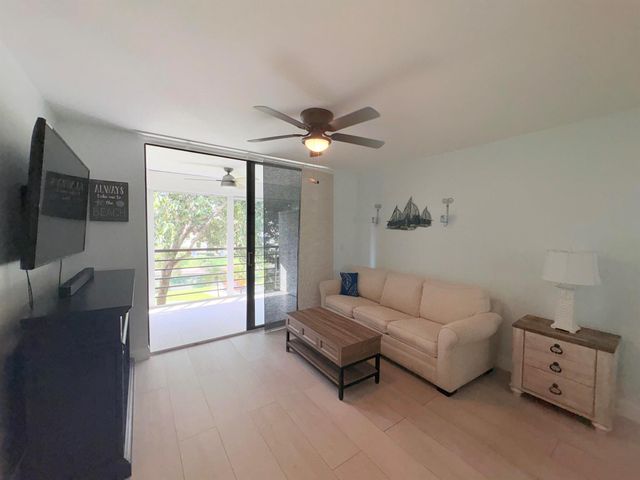 3138 Via Poinciana 306, Lake Worth, FL 33467