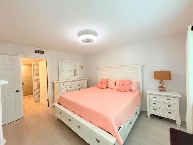 3138 Via Poinciana 306, Lake Worth, FL 33467