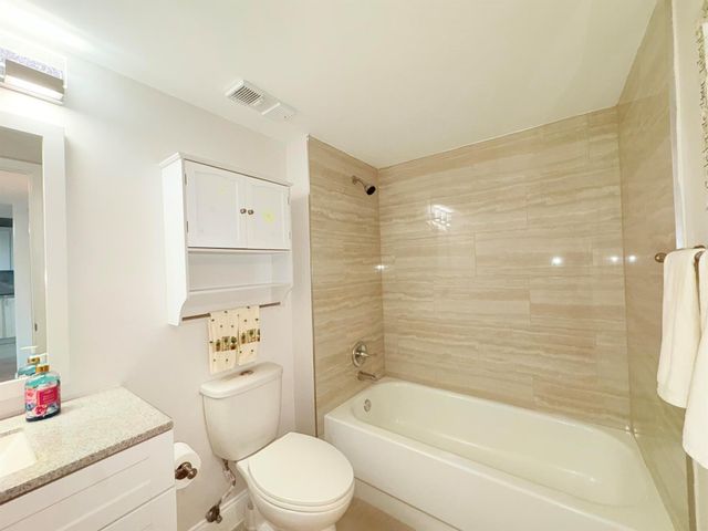 3138 Via Poinciana 306, Lake Worth, FL 33467