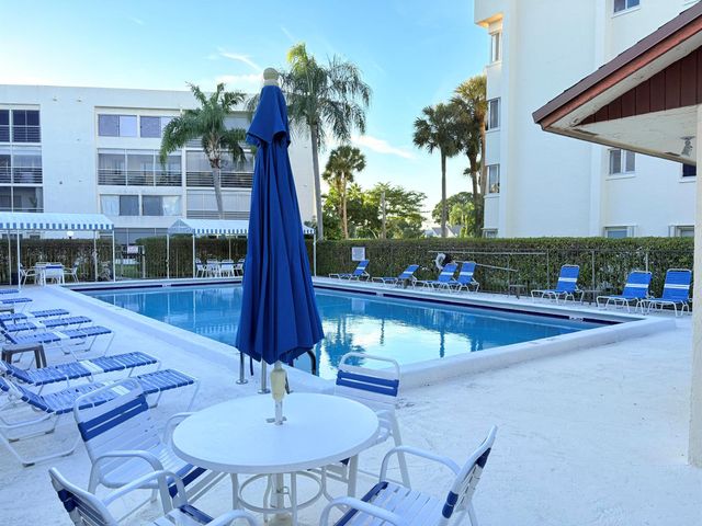 3138 Via Poinciana 306, Lake Worth, FL 33467