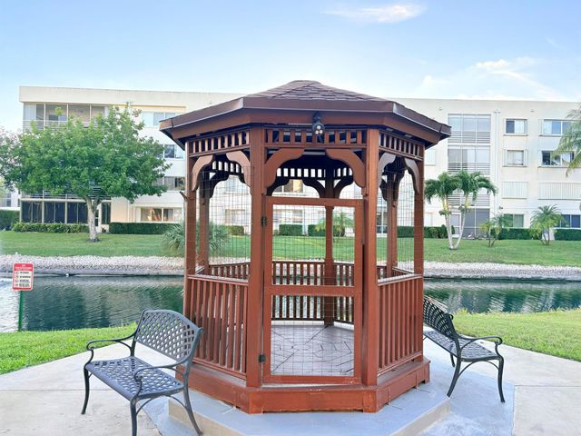 3138 Via Poinciana 306, Lake Worth, FL 33467