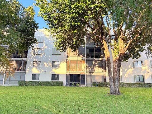 3138 Via Poinciana 306, Lake Worth, FL 33467