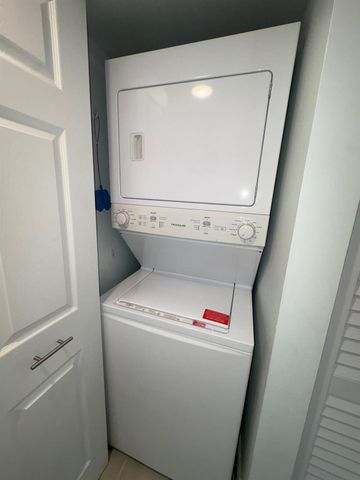 3138 Via Poinciana 306, Lake Worth, FL 33467