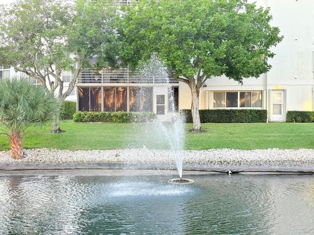 3138 Via Poinciana 306, Lake Worth, FL 33467