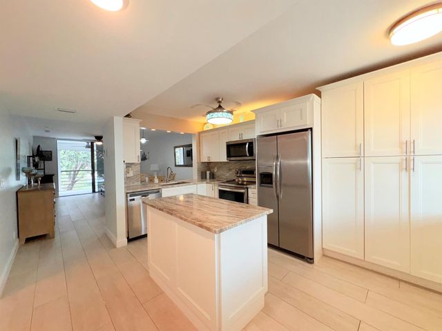 3138 Via Poinciana 306, Lake Worth, FL 33467