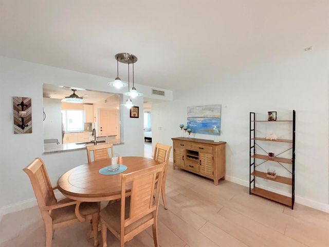 3138 Via Poinciana 306, Lake Worth, FL 33467