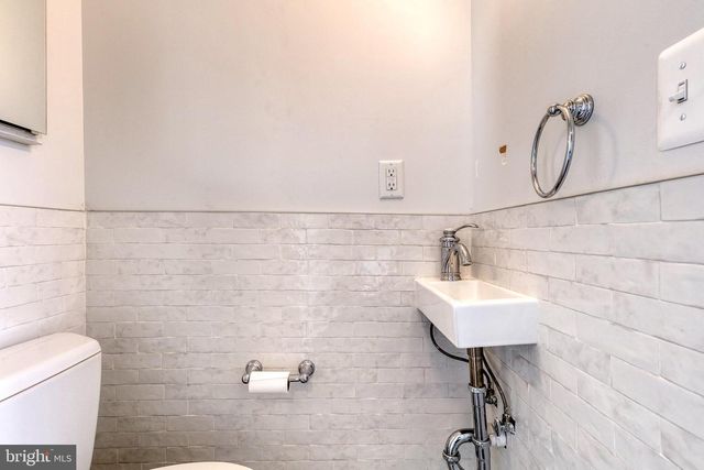 860 W 33RD ST, Baltimore, MD 21211